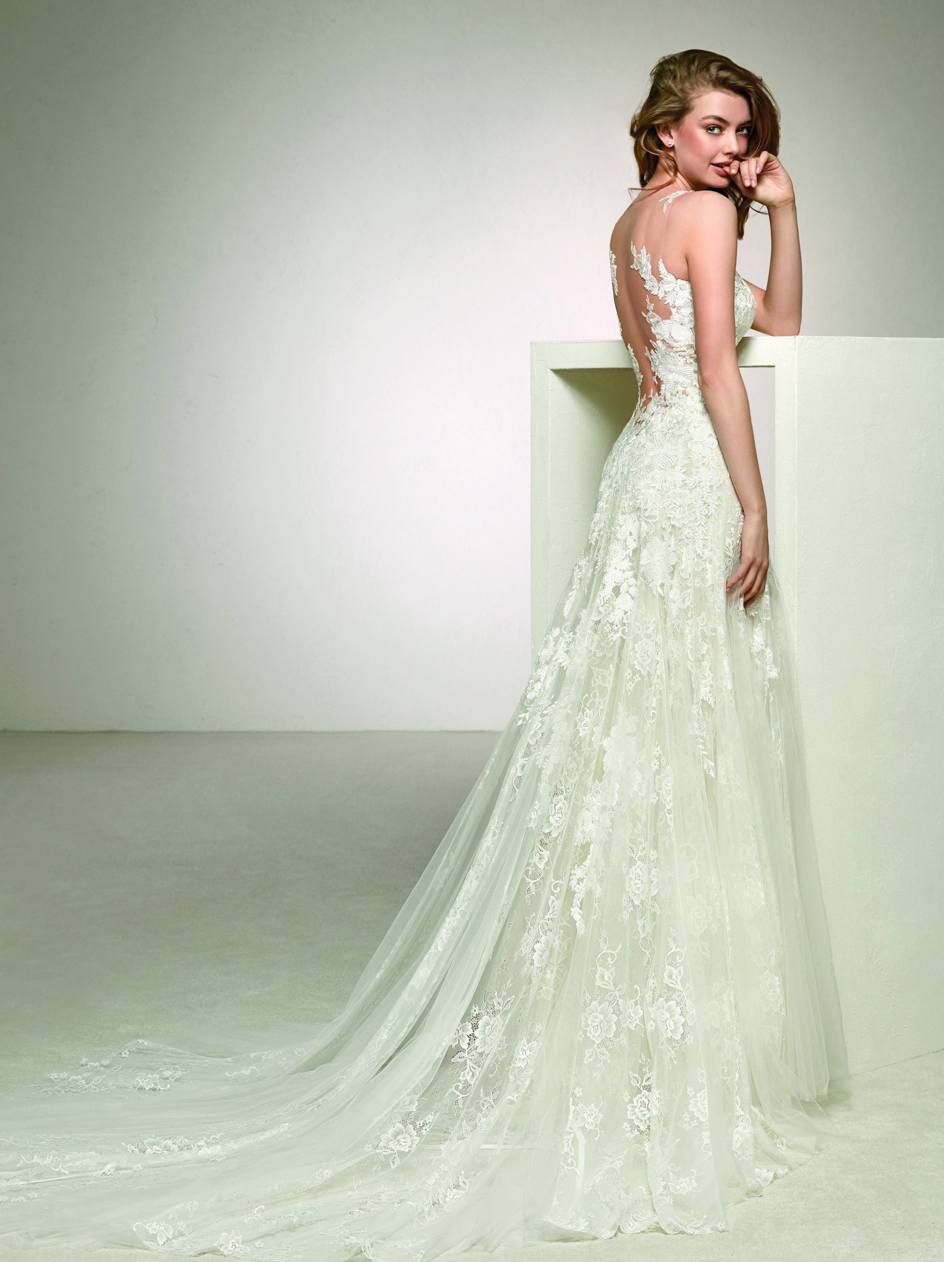 devany pronovias