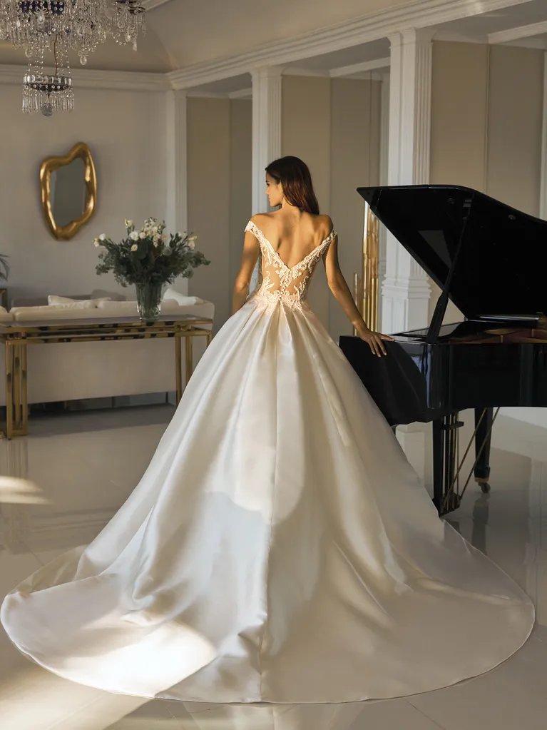 Pronovias: Borealis